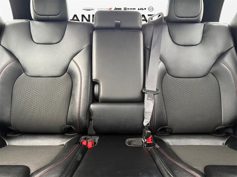 Used 2022 Jeep Cherokee Trailhawk image 16