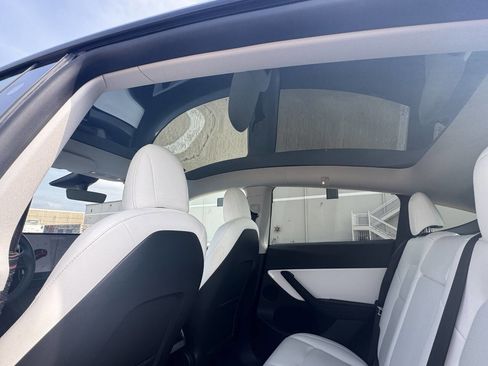 Used 2021 Tesla Model Y Long Range image 14