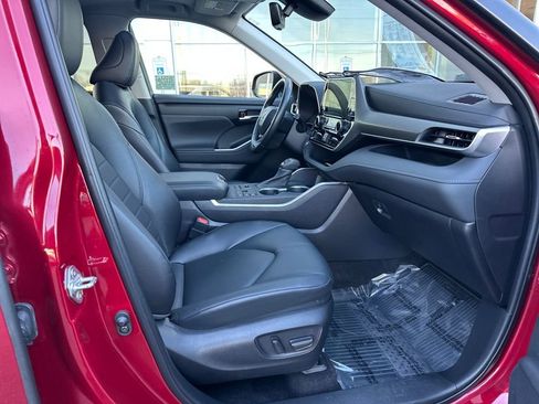 Used 2023 Toyota Highlander XLE image 19