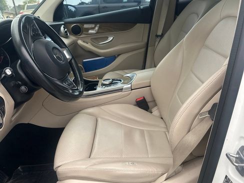 Used 2019 Mercedes-Benz GLC 350e 4MATIC w/ Premium Package image 8