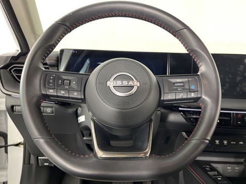 Used 2025 Nissan Kicks SR FWD image 17