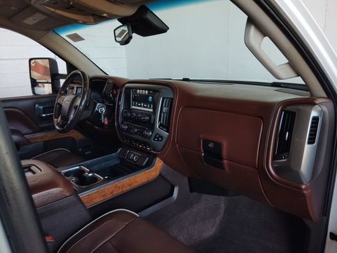 Used 2016 Chevrolet Silverado 1500 High Country w/ High Country Premium Package AWD/4WD image 11
