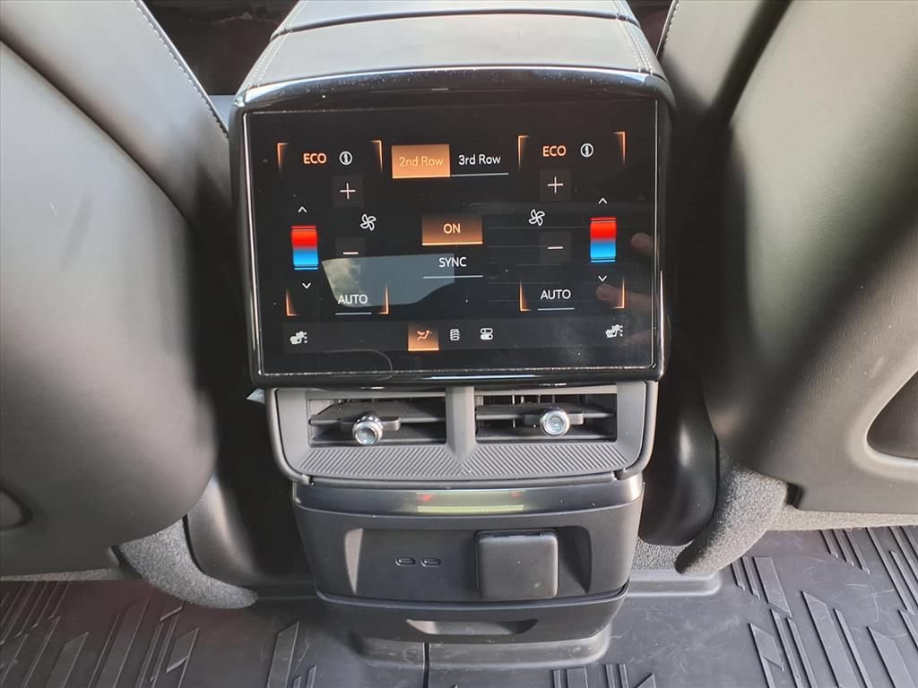 Certified 2026 Cadillac Vistiq Platinum w/ LPO, Floor Liner Package AWD/4WD image 14