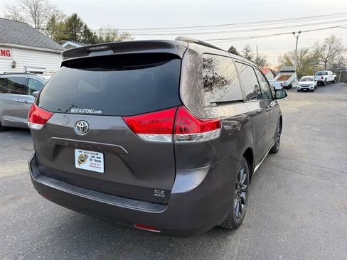 Used 2011 Toyota Sienna XLE AWD/4WD image 3