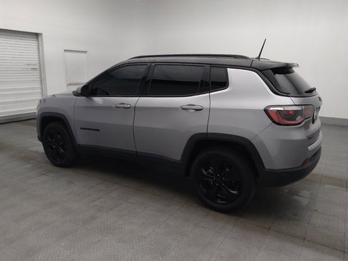Used 2018 Jeep Compass Latitude AWD/4WD image 3