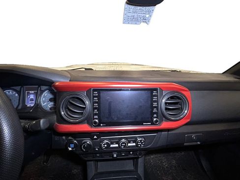 Used 2020 Toyota Tacoma TRD Sport image 10