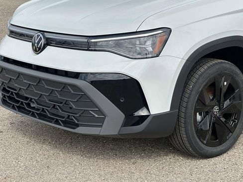 New 2025 Volkswagen Taos SE image 6