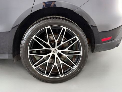 Certified 2023 Porsche Macan AWD/4WD image 12