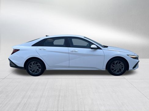 Used 2024 Hyundai Elantra SEL FWD image 5