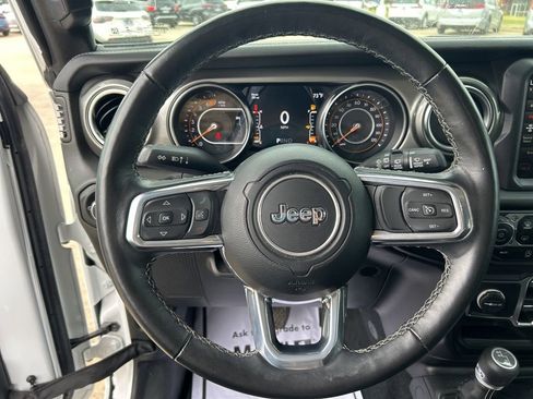 Used 2023 Jeep Wrangler Unlimited Sahara w/ Cold Weather Group AWD/4WD image 16