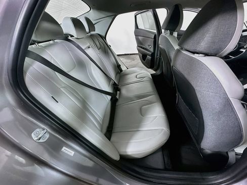 Used 2025 Hyundai Elantra Limited FWD image 11