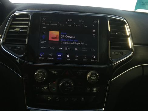 Used 2020 Jeep Grand Cherokee Limited image 24