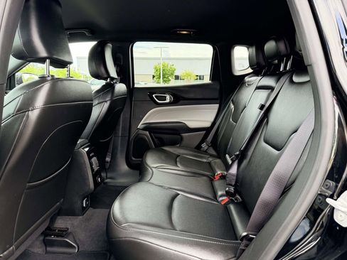 Used 2025 Jeep Compass Limited image 15