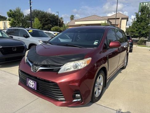 Used 2020 Toyota Sienna LE FWD image 3