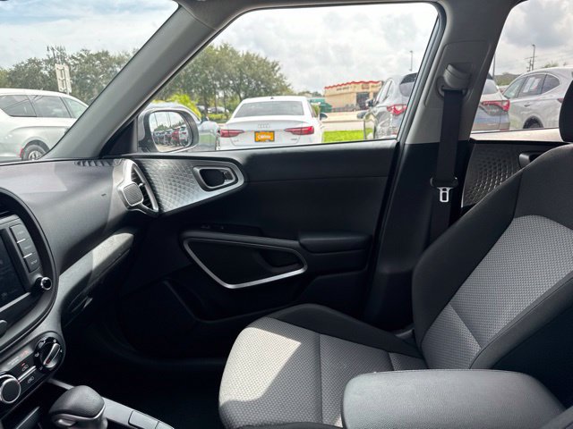 Used 2025 Kia Soul LX w/ LX Technology Package FWD image 24