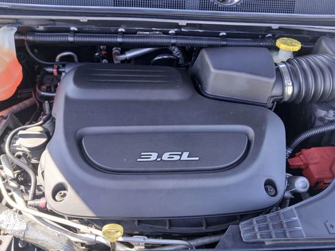 Used 2017 Chrysler Pacifica Touring image 25