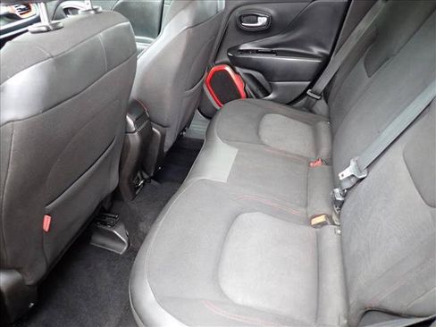 Used 2017 Jeep Renegade Trailhawk AWD/4WD image 9