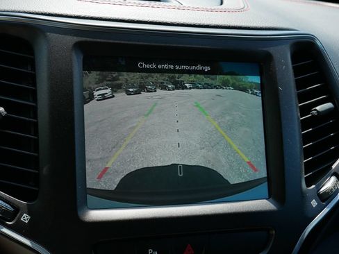 Used 2020 Jeep Cherokee Trailhawk w/ Cold Weather Group AWD/4WD image 28