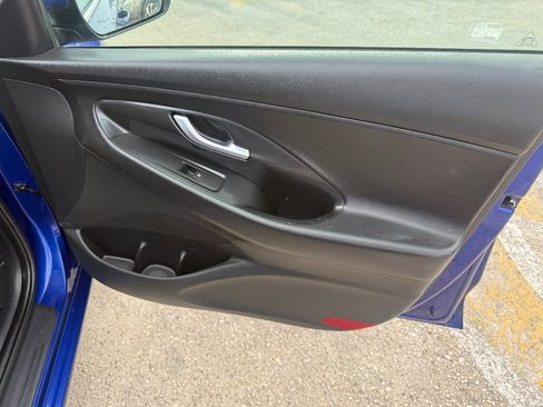 Used 2019 Hyundai Elantra GT FWD image 13