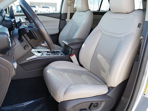 Used 2021 Ford Explorer Platinum w/ Equipment Group 601A image 14