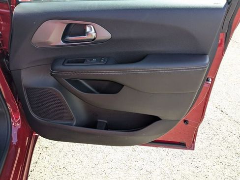 New 2026 Chrysler Pacifica Select image 26