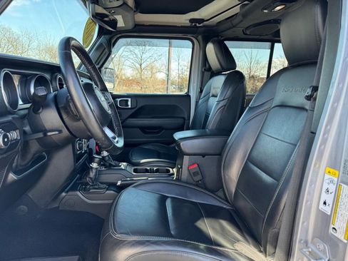 Used 2018 Jeep Wrangler Unlimited Sahara image 18