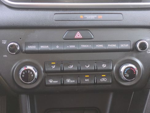 Used 2020 Kia Sportage LX image 18