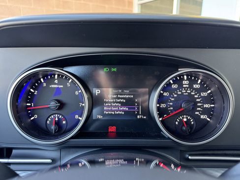 Used 2023 Kia Carnival LX image 21