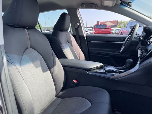 Used 2018 Toyota Camry LE FWD image 25