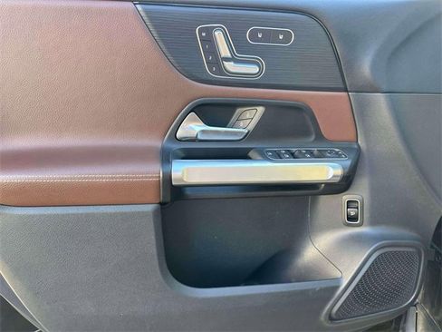 Used 2022 Mercedes-Benz GLB 250 GLB 250 w/ AMG Line image 17