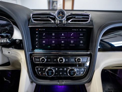 Used 2021 Bentley Bentayga image 47