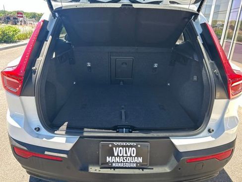 Used 2025 Volvo XC40 B5 Plus AWD/4WD image 11