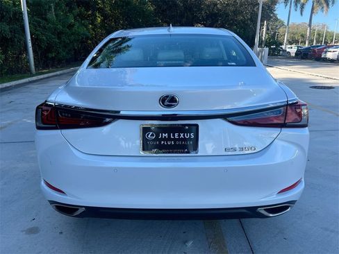 Certified 2025 Lexus ES 350 w/ Premium Package image 6