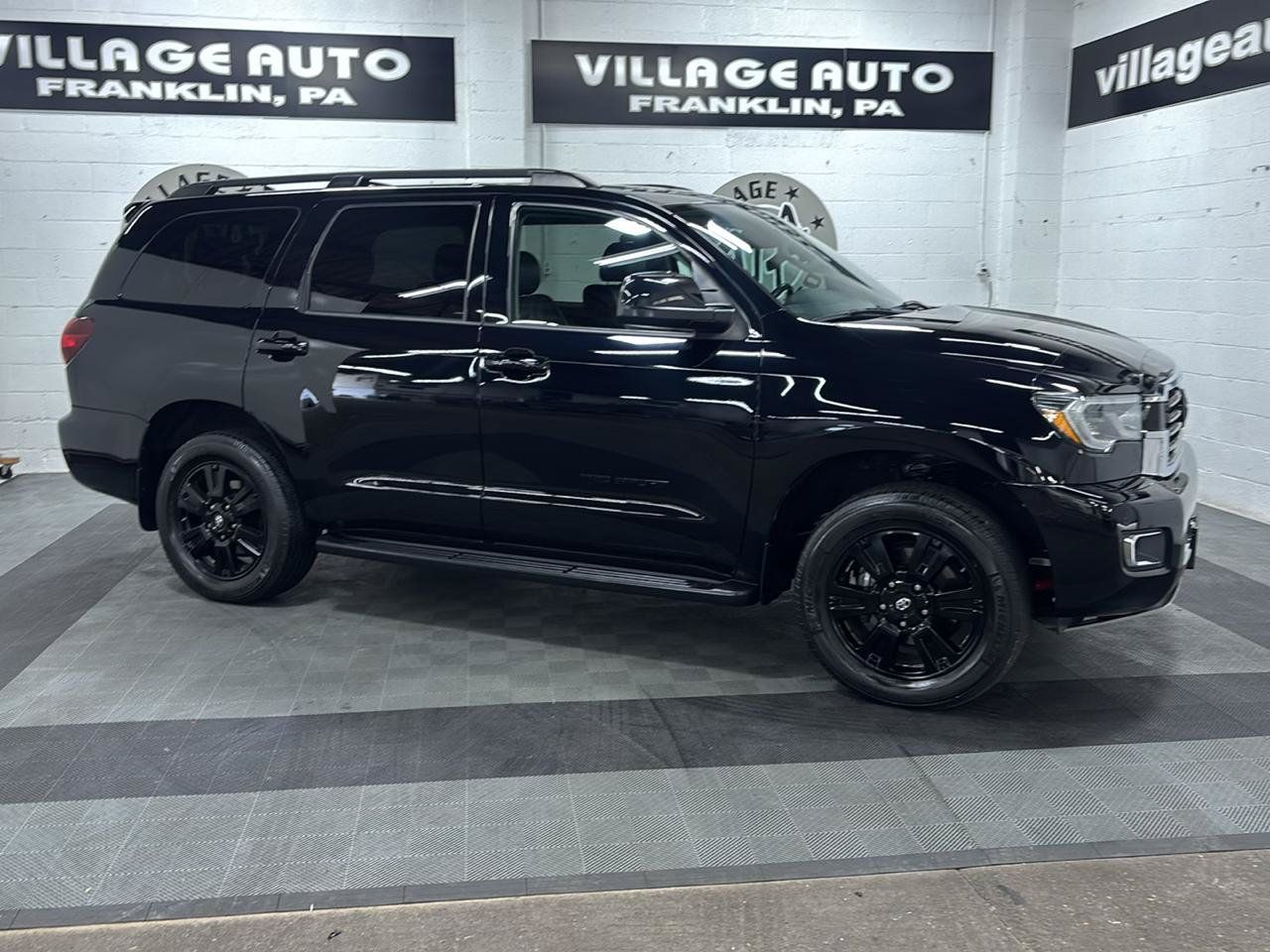 Used 2019 Toyota Sequoia TRD Sport w/ TRD Sport Premium Package AWD/4WD image 2