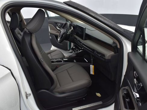 New 2025 Lincoln Corsair Grand Touring AWD/4WD image 15