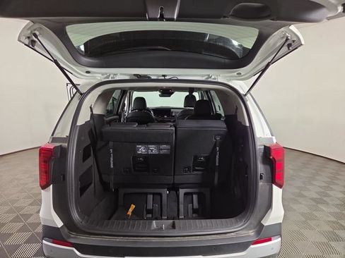 Certified 2025 Kia Carnival FWD image 30
