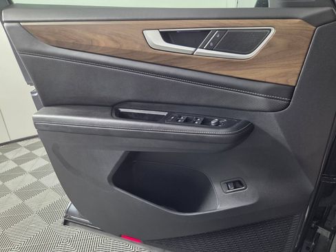 Used 2024 Volkswagen Atlas SE FWD image 19