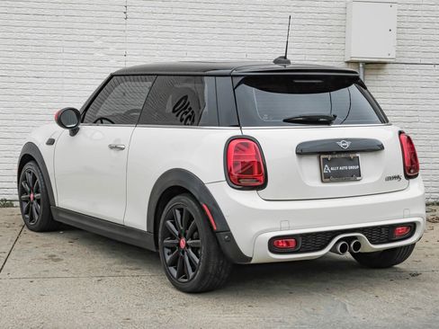 Used 2019 MINI Cooper S w/ Premium Package image 10