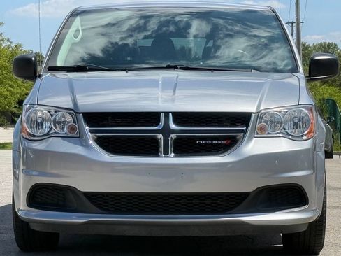 Used 2018 Dodge Grand Caravan SE w/ UConnect Hands-Free Group FWD image 8
