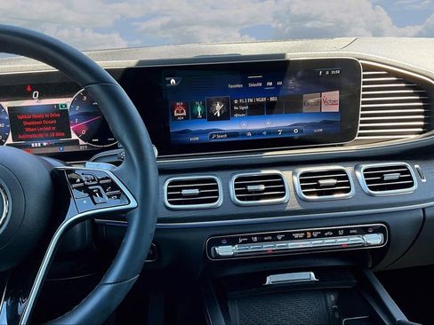 Used 2025 Mercedes-Benz GLE 350 4MATIC image 9