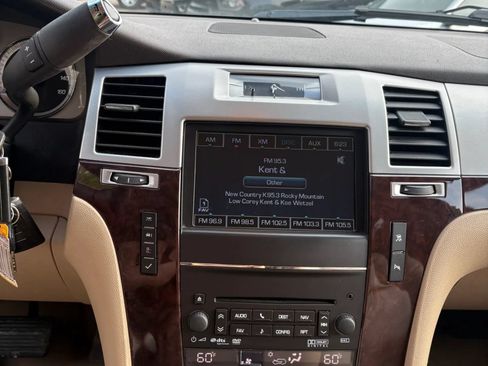 Used 2011 Cadillac Escalade Premium AWD/4WD image 15