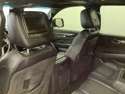 Used 2018 Cadillac Escalade Platinum image 7