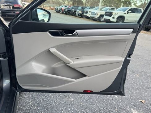 Used 2017 Volkswagen Passat 1.8T S image 10