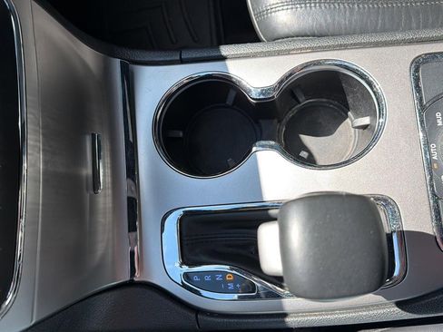 Used 2018 Jeep Grand Cherokee Limited image 24