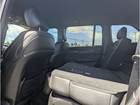 Used 2024 Jeep Grand Cherokee Altitude RWD image 13