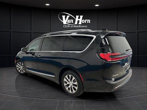 Used 2023 Chrysler Pacifica Pinnacle FWD image 5