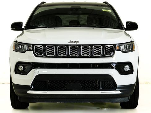 Used 2025 Jeep Compass Limited AWD/4WD image 2