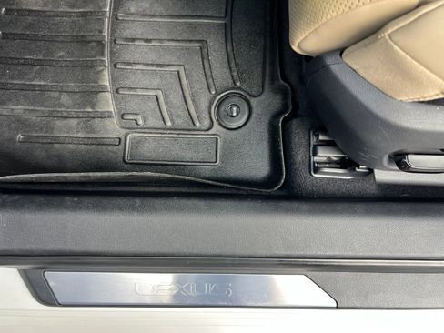 Used 2019 Lexus ES 300h Ultra Luxury w/ Accessory Package 2 FWD image 32