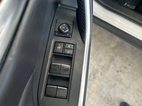 Used 2025 Toyota RAV4 XLE FWD image 36