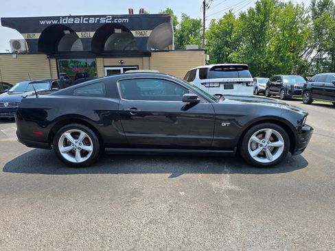 Used 2010 Ford Mustang GT RWD image 2